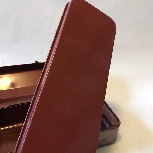 Vintage Old Metal Fishing Tackle Box Red w/tray cabin rustic planter - Picture 9 of 10